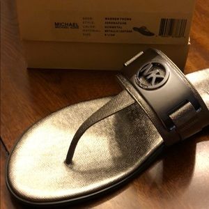 New Michael Kors Warren Thong in Gunmetal 9 1/2